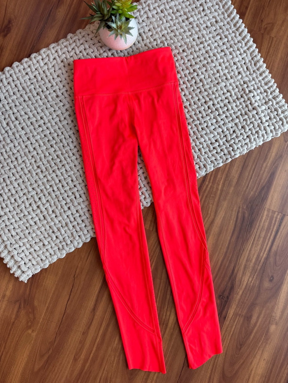 Under Armour | Launch Elite Laser-Cut Tights Free-Cut Hem Beta Orange | Small